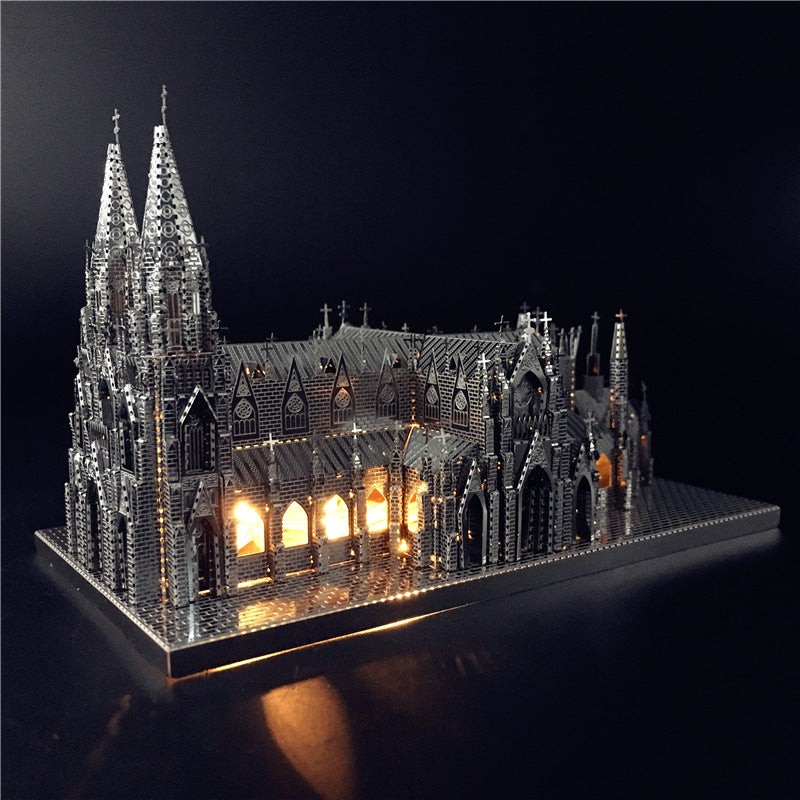 European and American Notre Dame de Paris puzzle model